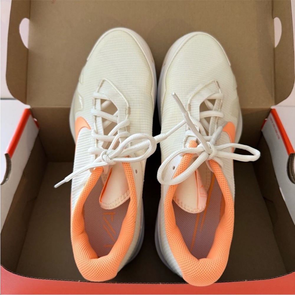 🆕 Nike Women’s Court Air Zoom Pro HC White/Peach Cream Size 9.5 NIB - Picture 7 of 9